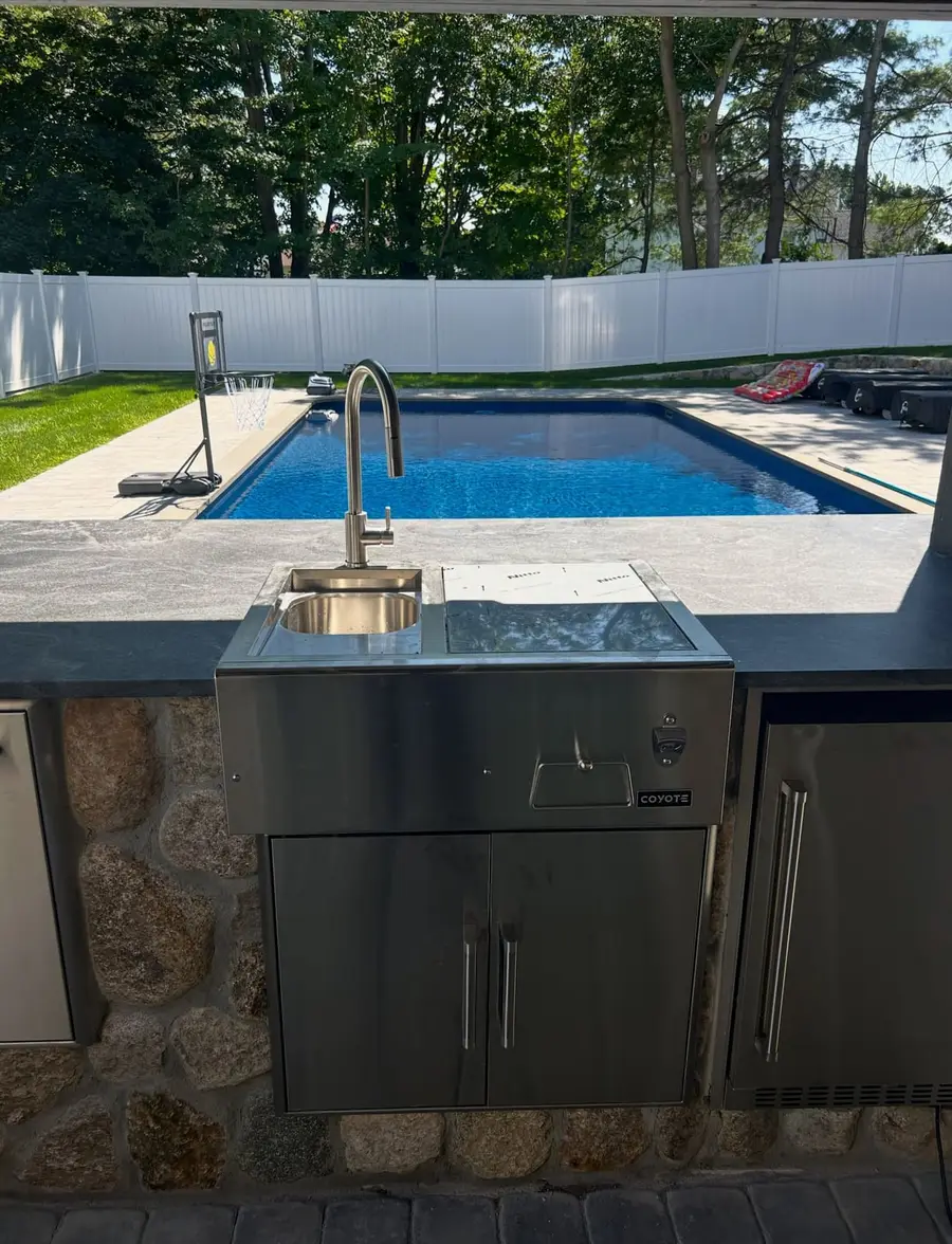 Outdoor pool bar sink served by an ejector pump