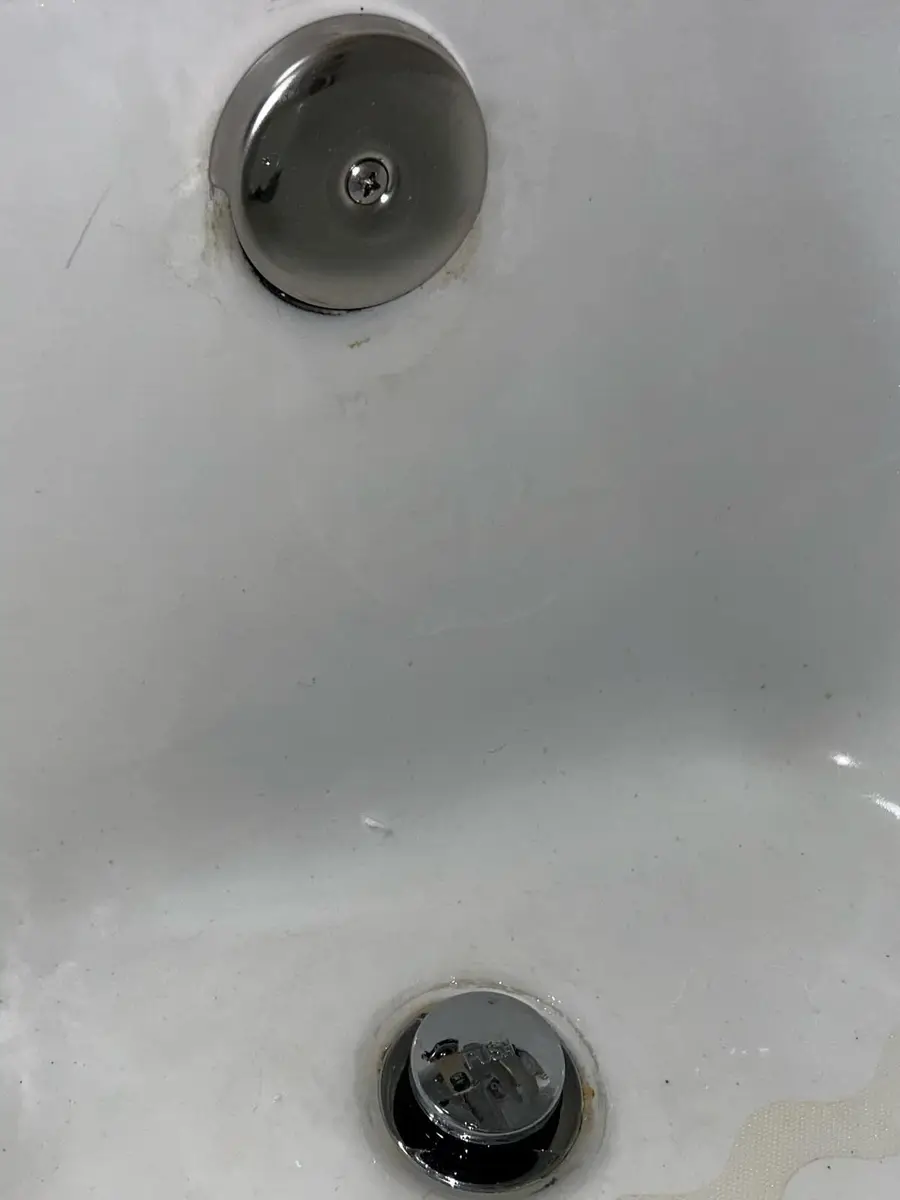 Tub drain with a new stopper
