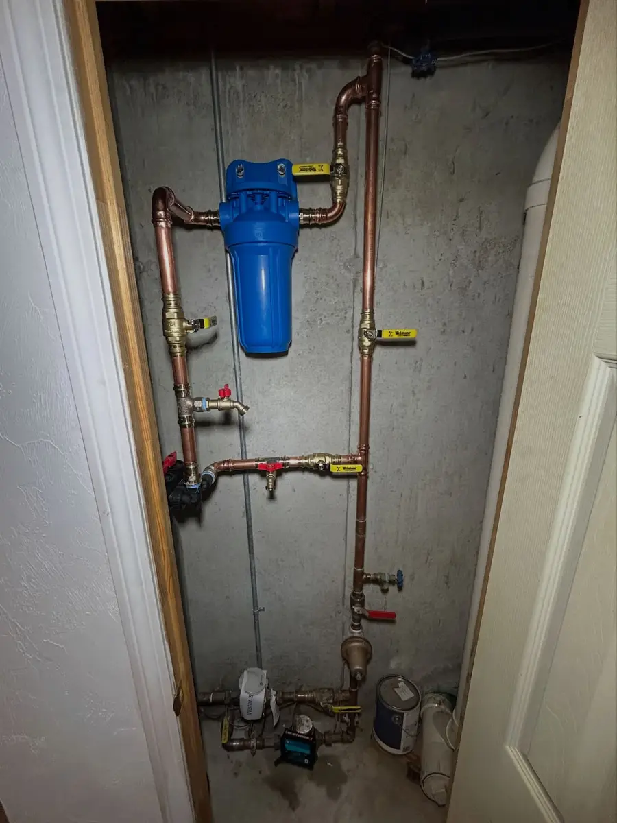 New blue filter housing on the copper supply line